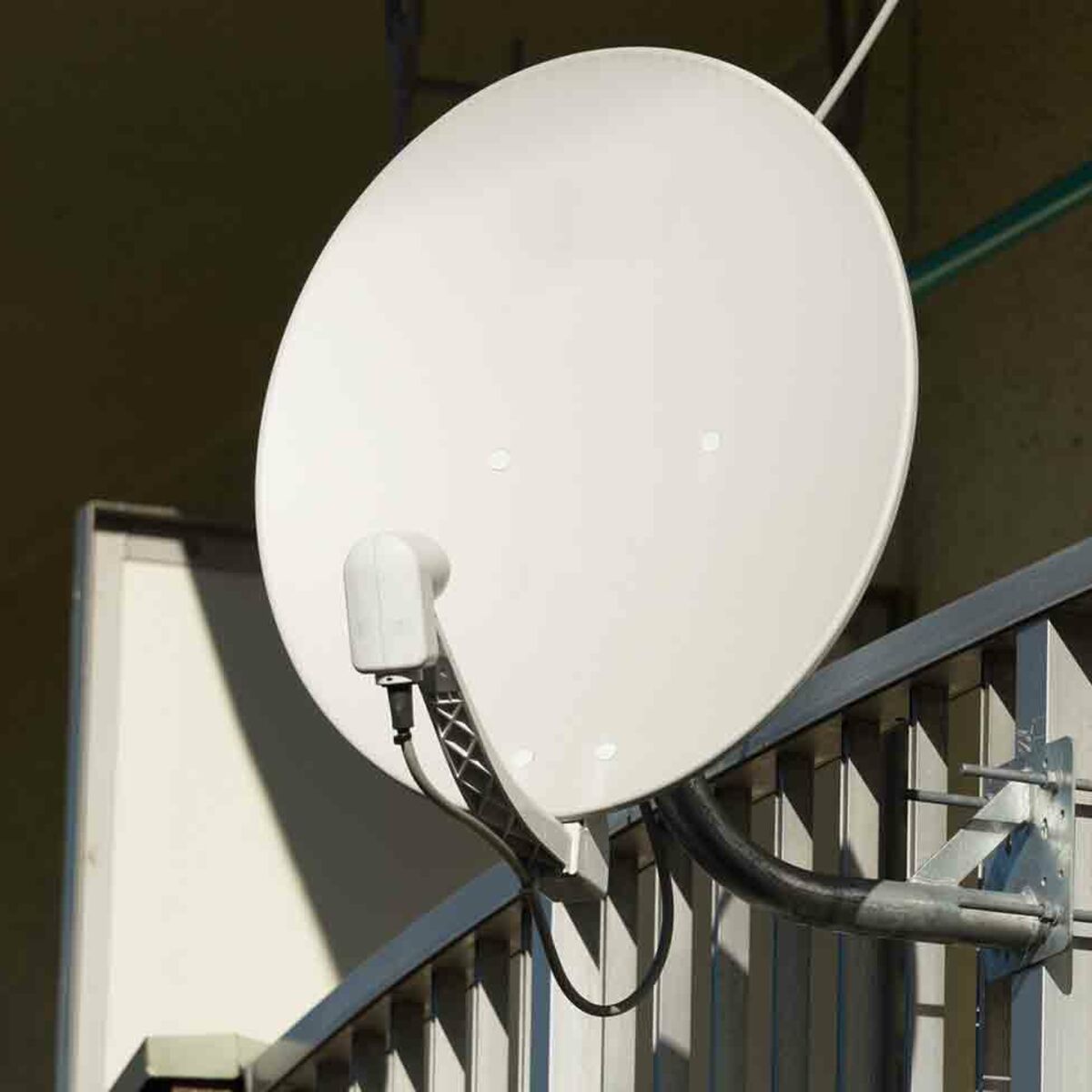 Comment installer une antenne TV terrestre extérieure ? | Leroy Merlin