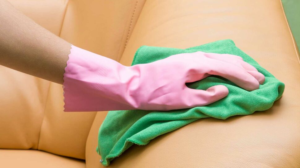 Comment nettoyer son canapé en cuir