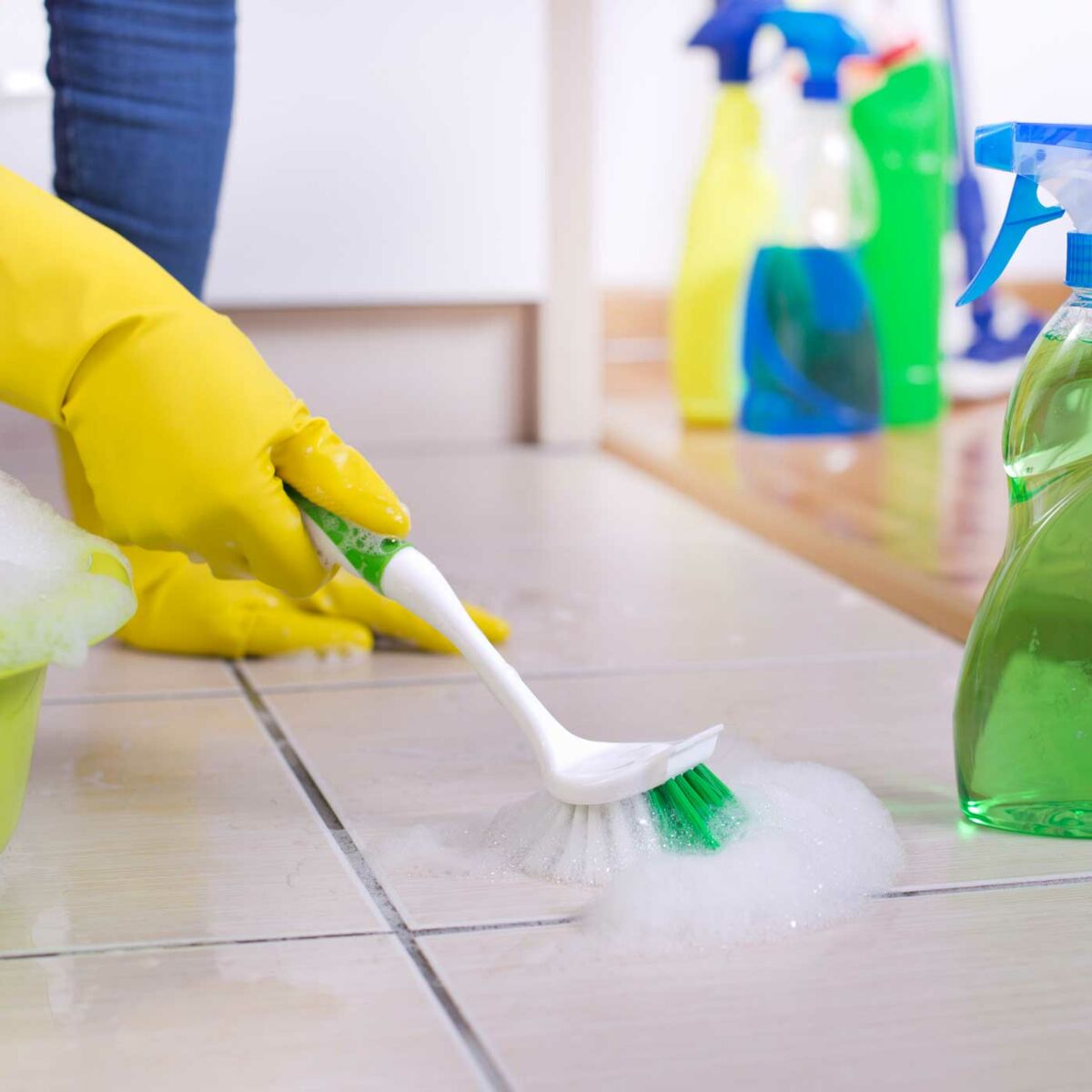 Comment nettoyer sol et mur sans produits chimiques ?