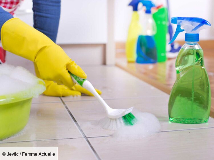 10 astuces pour nettoyer des joints de carrelage de salle de bains noircis