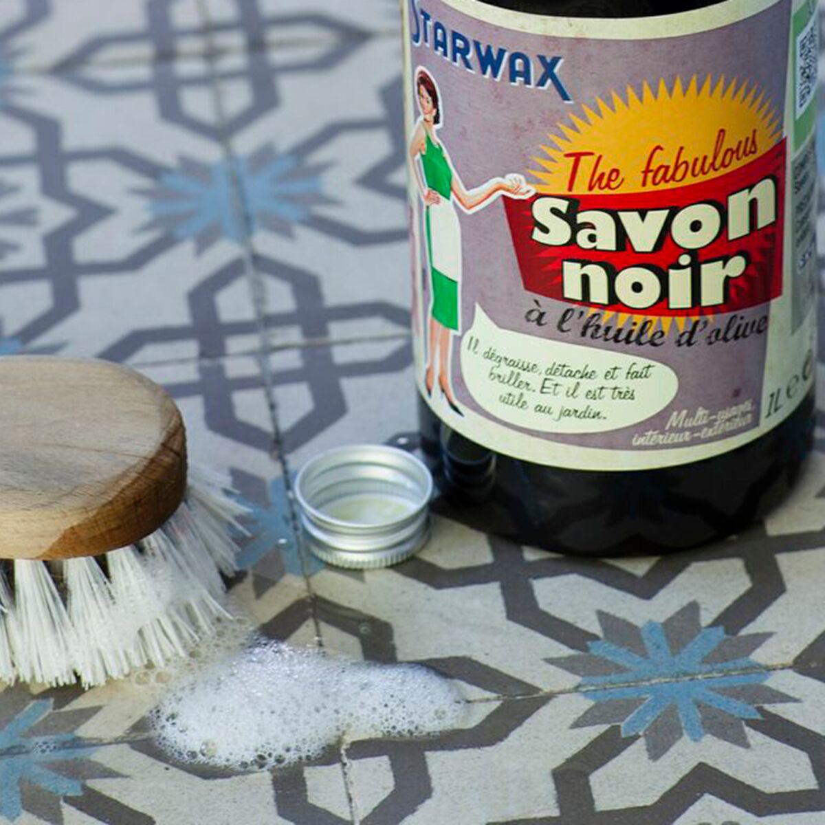 Nettoyant sol fait maison : la recette parfaite au savon noir : Femme  Actuelle Le MAG