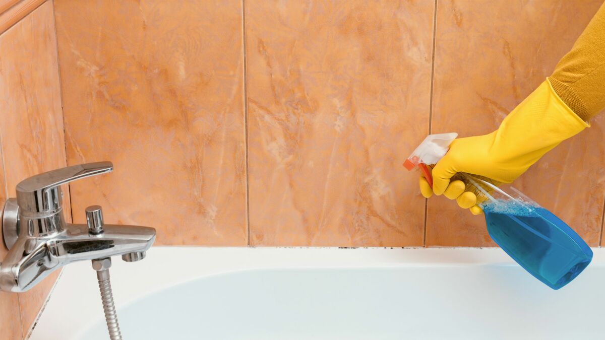 4 astuces pour enlever la moisissure sur les joints de la baignoire