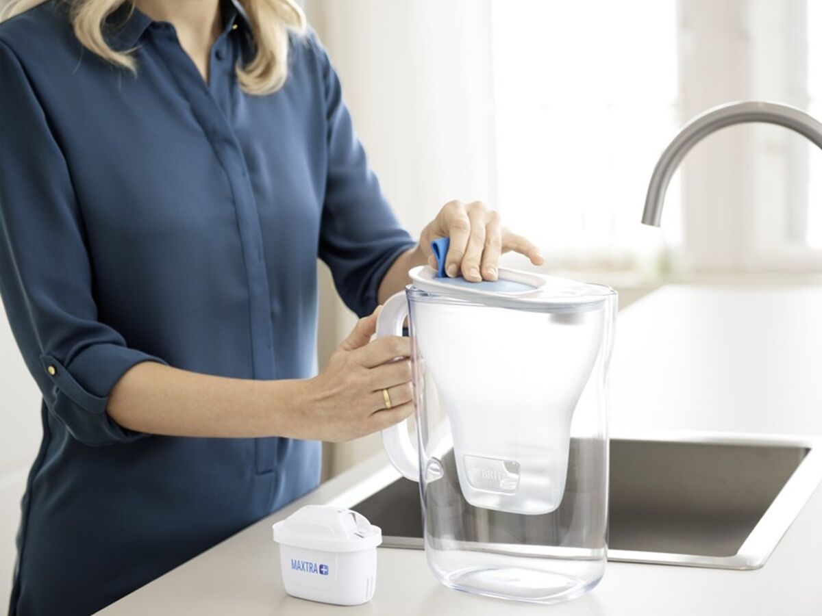 Carafe filtrante ou filtre sur robinet : quelles différences ? : Femme  Actuelle Le MAG