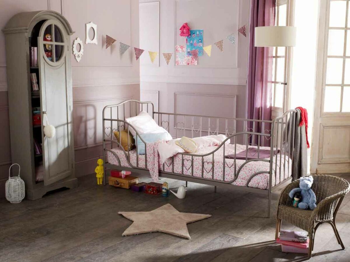 Quelle ambiance pour la décoration d'une chambre de bébé fille
