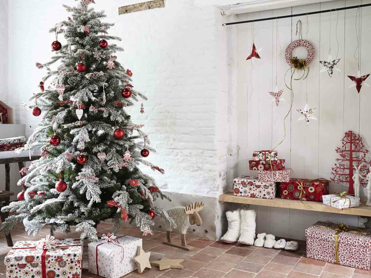 Déco de Noël : 10 idées pour décorer ses vitres avec un feutre