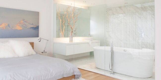 Une salle de bains dans la chambre : 13 idées originales