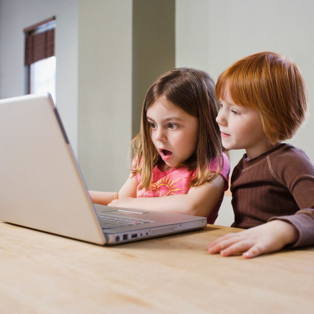 Protégeons nos enfants des écrans ! : 10 conseils du groupe