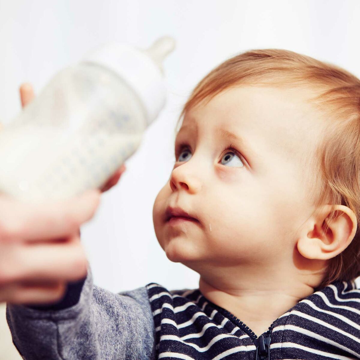 Quelle quantité de lait donner à bébé ? : Femme Actuelle Le MAG