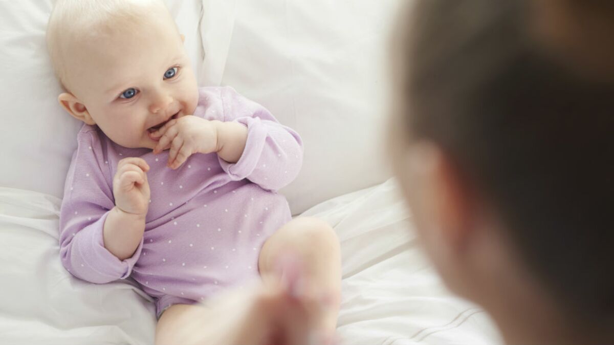 FAQ : À quel âge bébé dit-il son premier mot ?