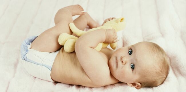Bébé a 2 mois : ce qu'il faut savoir sur son développement