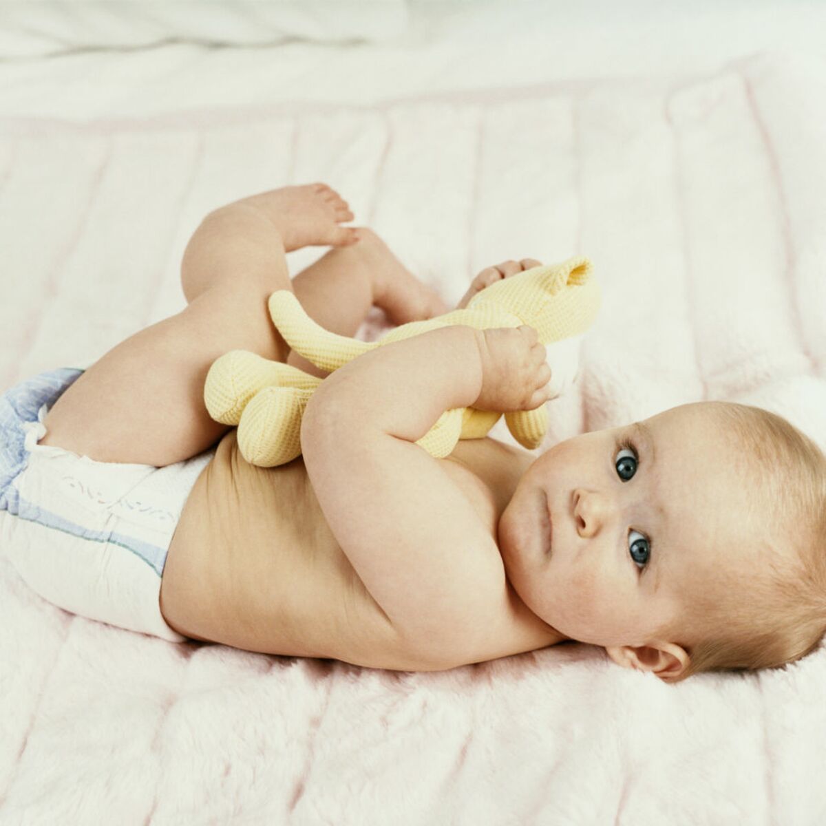 Bébé a 2 mois : ce qu'il faut savoir sur son développement : Femme