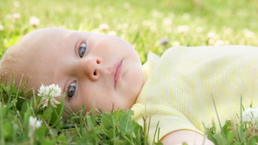 Bébé a 4 mois : ce qu'il faut savoir sur son développement