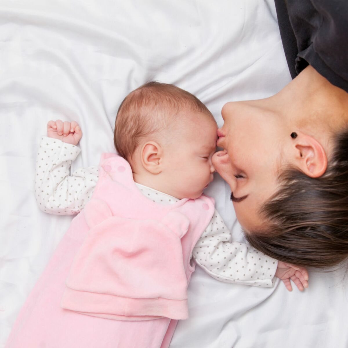 Bébé a 1 mois : ce qu'il faut savoir sur son développement : Femme