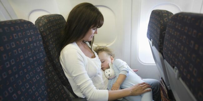 Les règles d’or du voyage en avion avec bébé