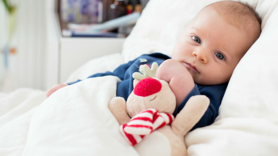 Bébé a un petit bouton rouge : faut-il s'inquiéter ?