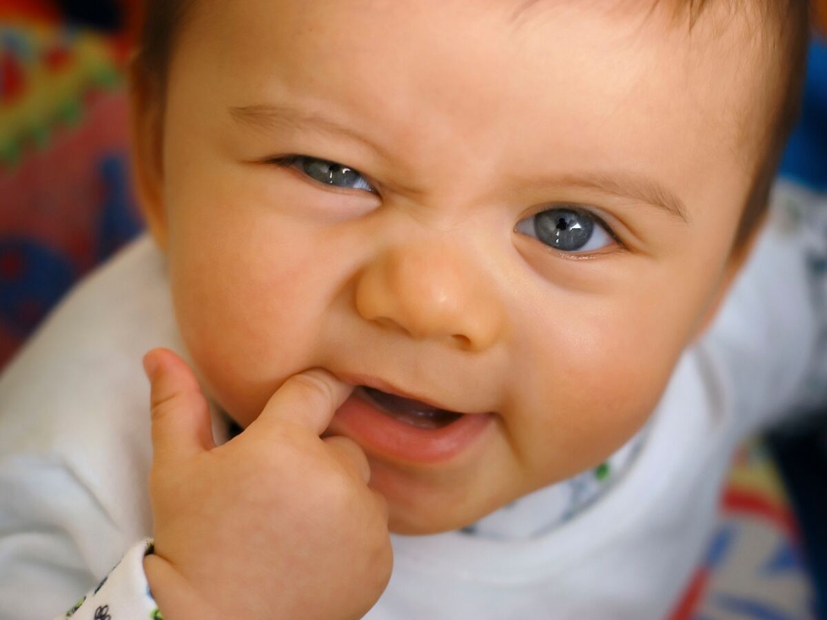 Comment soulager les douleurs des premières dents chez votre bébé ?