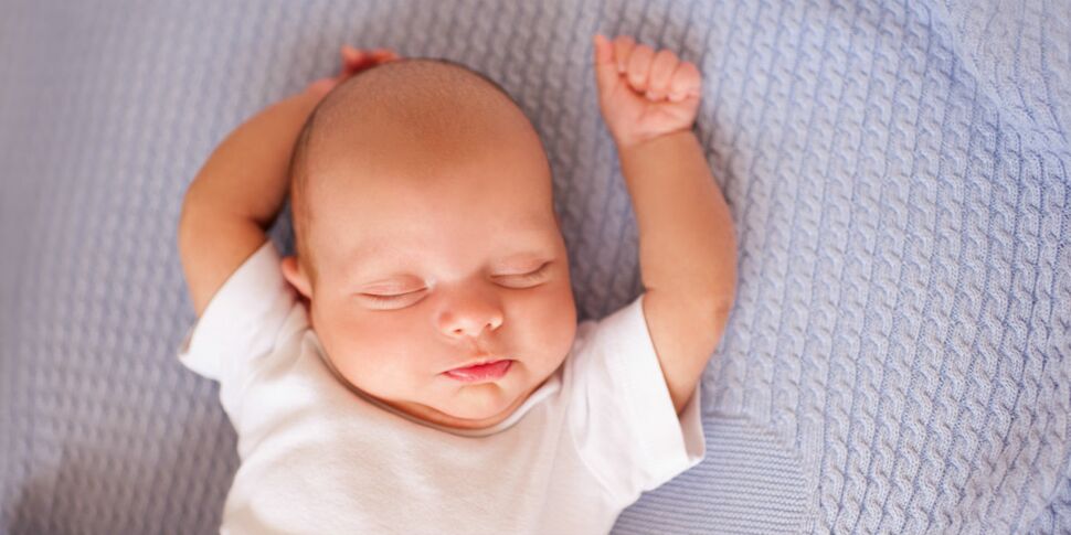 Syndrome de la tête plate chez bébé : les conseils pour l'éviter