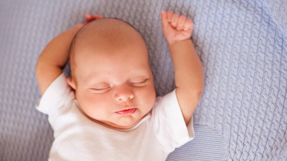Syndrome de la tête plate chez bébé : les conseils pour l'éviter