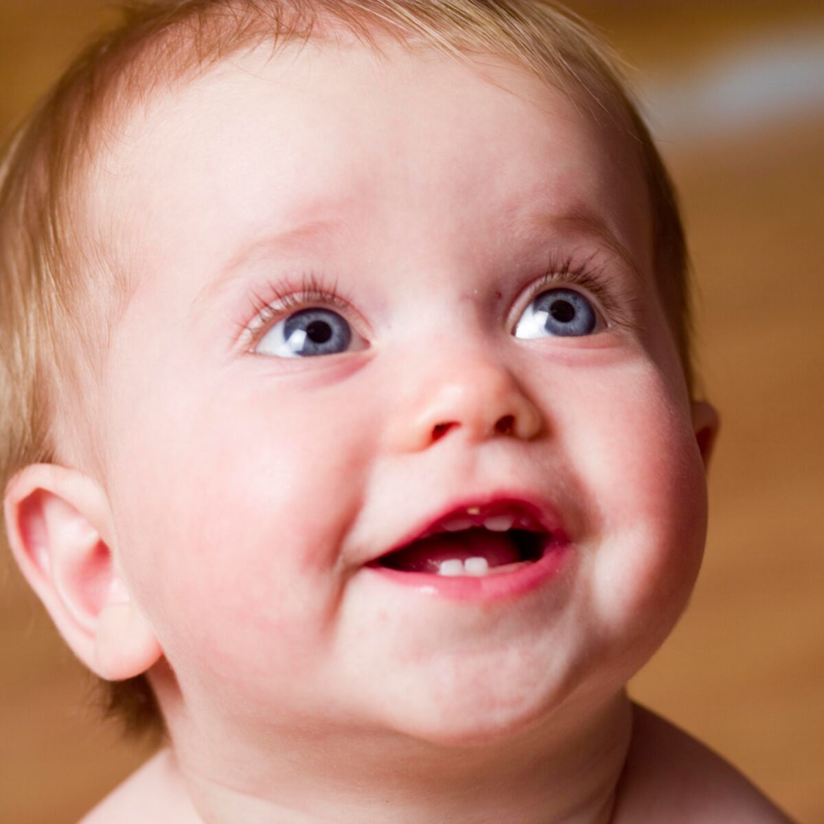 Poussé dentaire : les premières dents de votre bébé - Dent bébé