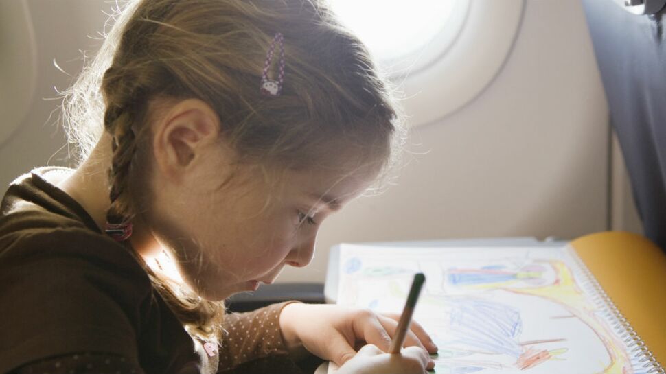 Voyage en avion : comment occuper les enfants