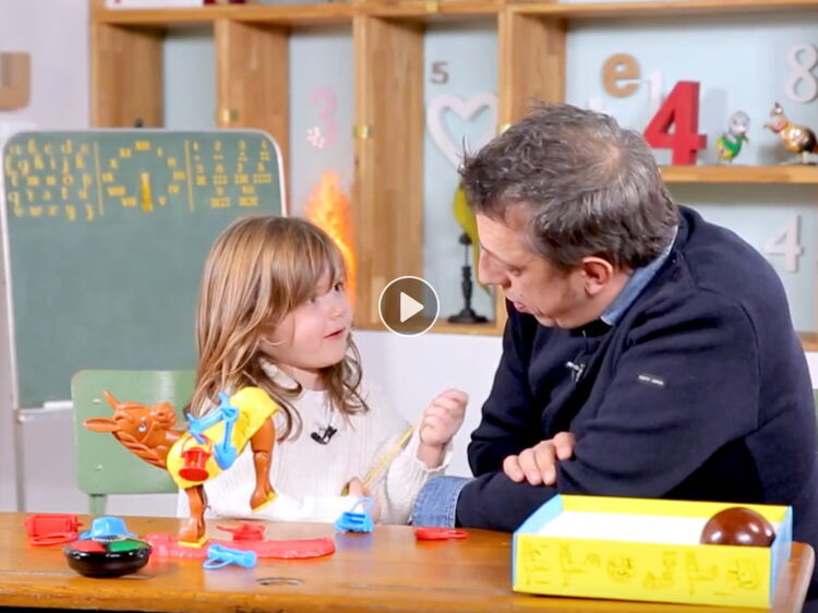 Vidéo Les Sales Gosses Découvrent Les Jouets De Notre - 