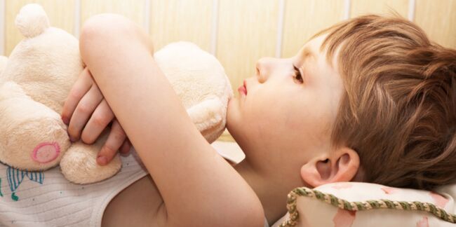 Attentats : les conseils des pédiatres pour en parler aux enfants à partir de 6 ans