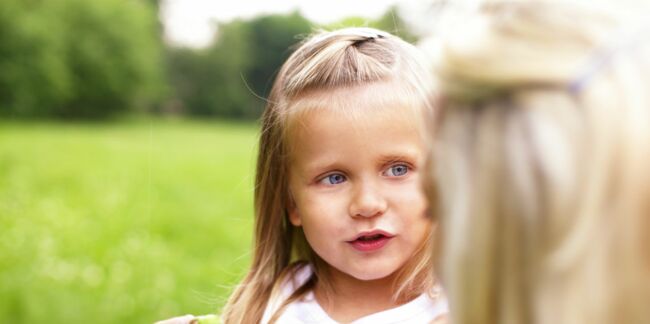 Bégaiement de l'enfant : comment avoir la bonne attitude pour l'aider ?