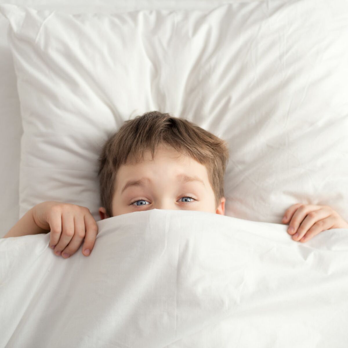 Pipi au lit : parents, comment réagir ? 