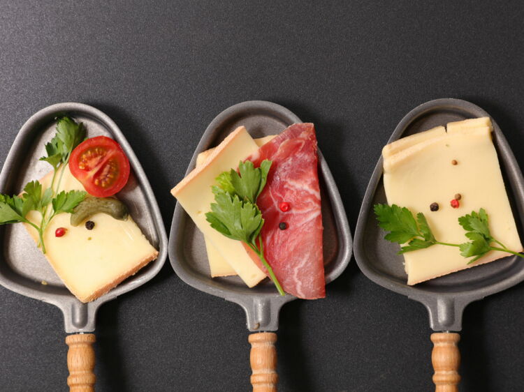 Raclette, tartiflette, fondue... Puisje manger du fromage pendant ma