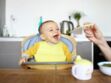 Les bébés qui commencent l’alimentation solide avant 6 mois dormiraient mieux