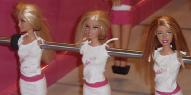 Barbie s'improvise footballeuse !