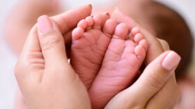 Un Bebe Nait Avec 8 Bras Et Jambes Femme Actuelle Le Mag