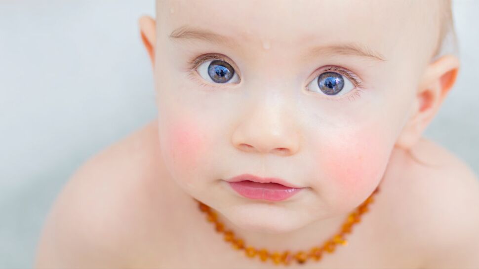 Colliers d’ambre pour les bébés : attention aux risques