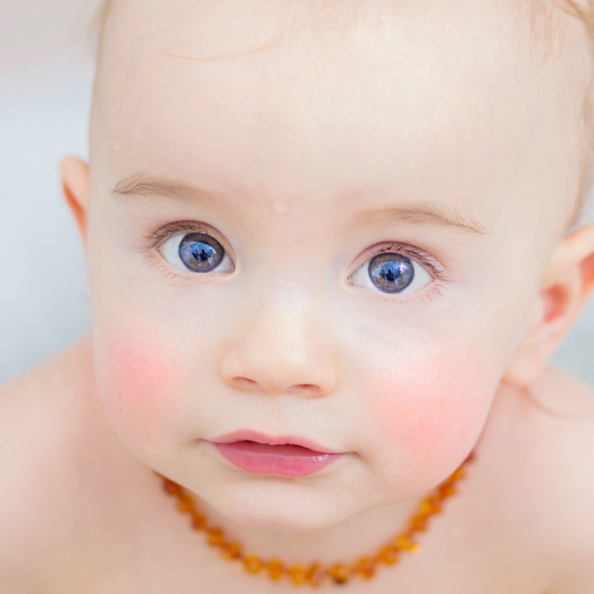 Colliers d'ambre pour les bébés : attention aux risques : Femme Actuelle Le  MAG