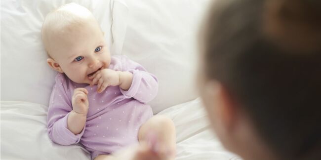 Comment influencer les premiers mots de bébé ?