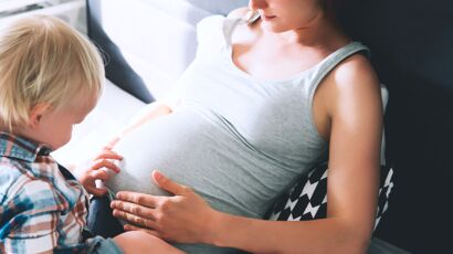 Congé maternité : une jeune maman supplie Marlène Schiappa d'en allonger la  durée