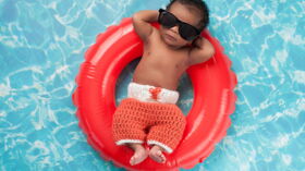 Bouees De Cou Pour Bebe L Accessoire Tendance Qui Inquiete Les Medecins Femme Actuelle Le Mag Bouees De Cou Pour Bebe L Accessoire Tendance Qui Inquiete Les Medecins Femme Actuelle Le Mag