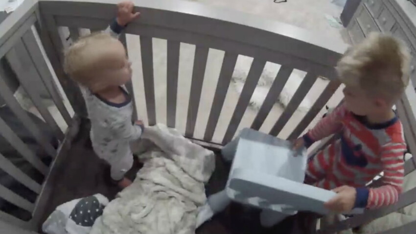 Un Enfant De 3 Ans Aide Son Petit Frere A S Evader De Son Lit La Video Fait Le Tour Du Web Femme Actuelle Le Mag