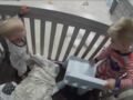 Un enfant de 3 ans aide son petit frère à s’évader de son lit, la vidéo fait le tour du web
