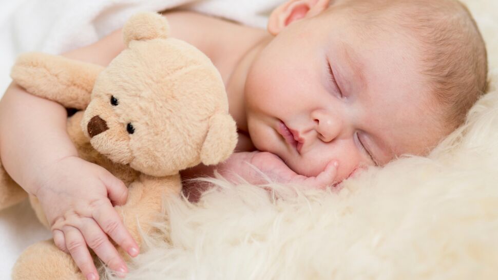 Faire dormir bébé sur une peau de bête pour réduire son risque d'allergies ?