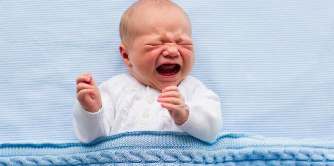 Faut-il laisser bébé pleurer ? La science donne enfin la réponse