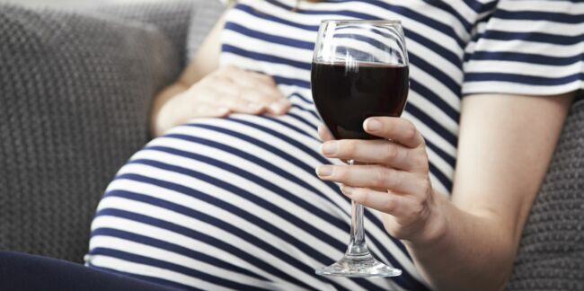 Grossesse : boire un peu d'alcool peut modifier le visage des bébés