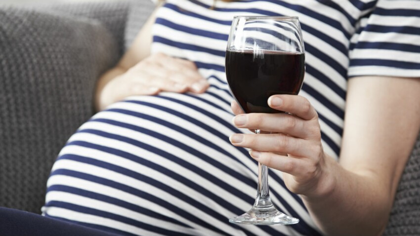Grossesse : boire un peu d'alcool peut modifier le visage des bébés