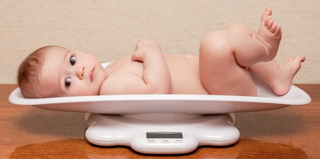 Mesurer l’IMC des bébés permettrait de détecter les risques d’obésité