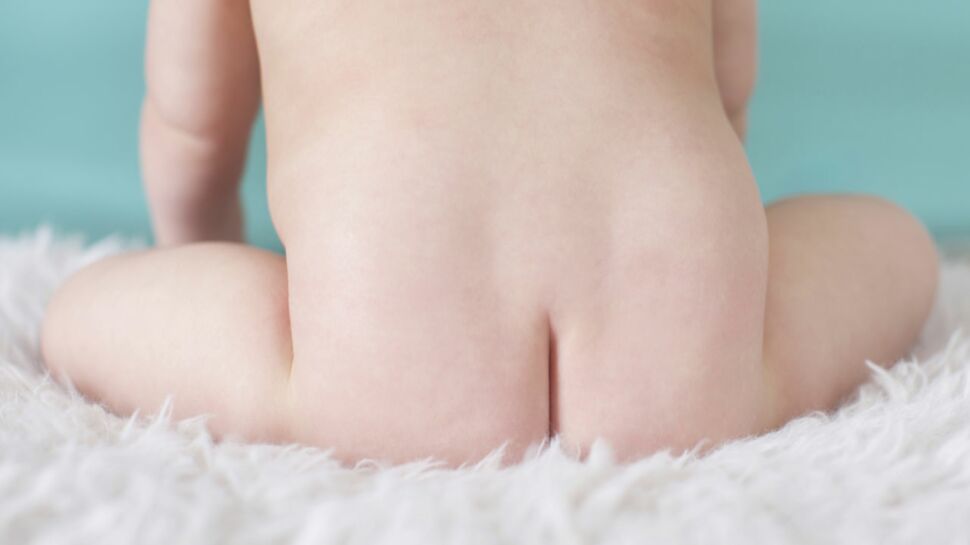 Lingettes et laits pour les fesses de bébé : des substances toxiques décelées