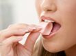 Mâcher du chewing-gum après une césarienne permettrait de mieux récupérer
