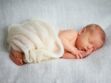 Mort subite du nourrisson : faire dormir bébé dans la chambre des parents pour limiter le risque