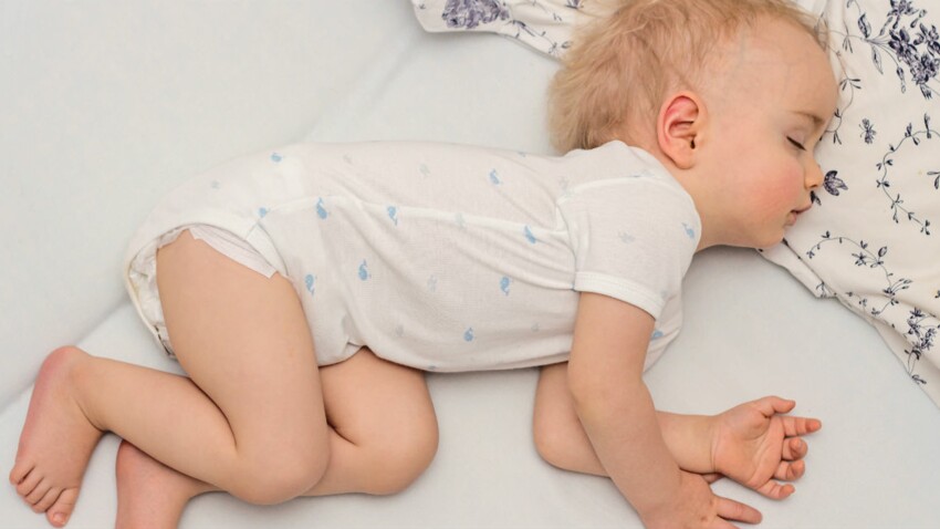 Obésité : pourquoi il faut coucher bébé avant 20 heures