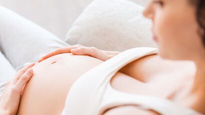 Ventre qui gratte pendant la grossesse : causes et que faire ...