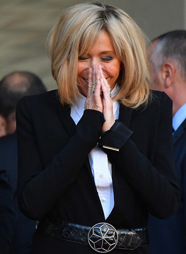 Brigitte Macron, Sexy Chic En Pantalon En Cuir Et Manteau Griffé ...